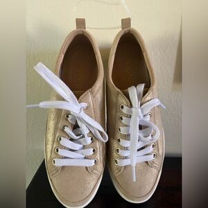 Vionic Women's Metallic Blush Lace-Up Sneakers with White Laces